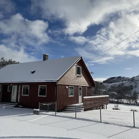 Kyrkjeneset Holiday home *