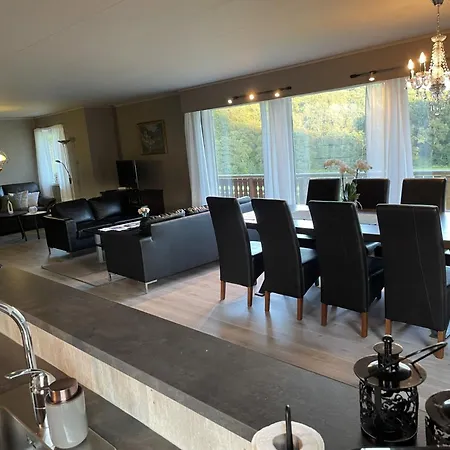 Kyrkjeneset Holiday home *