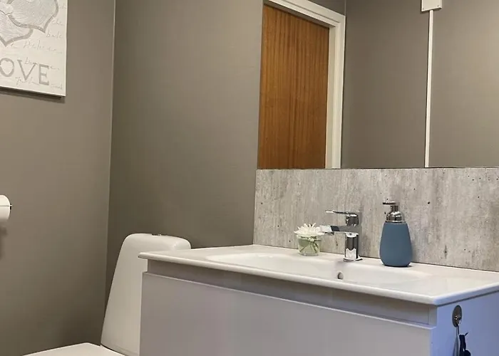 Kyrkjeneset Feriehus